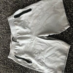 Old Navy Men's Light Gray Athletic Shorts